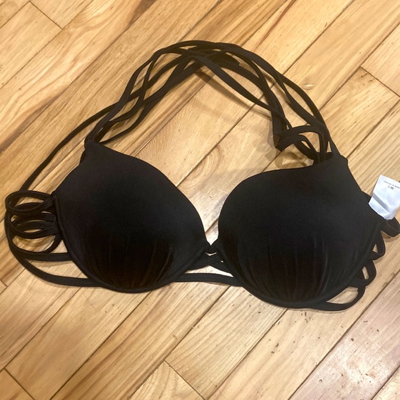 Shade & Shore Other - Shade & Shore black padded swim top 36c